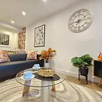 Modern Center With Terrace Apartamento