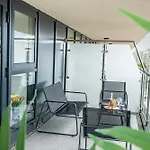 Modern Center With Terrace Leeds (West Yorkshire)