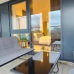 Modern Center With Terrace Leeds (West Yorkshire)