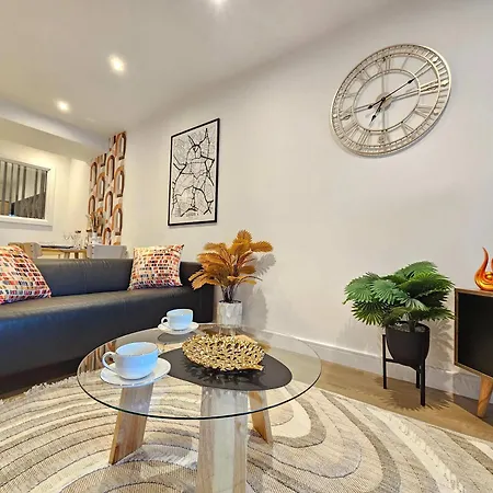 Modern Center With Terrace Lejlighed