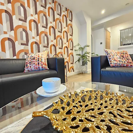 Modern Center With Terrace *