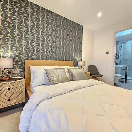 Апартаменти Modern Center With Terrace