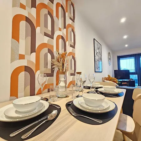 Modern Center With Terrace * Leeds (West Yorkshire)