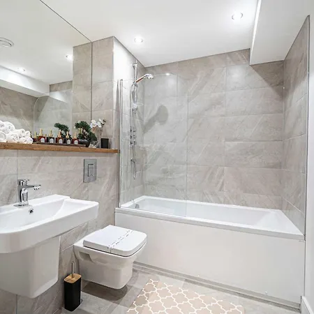 Modern Center With Terrace Апартаменти Лідс