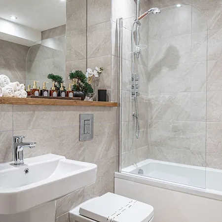 Modern Center With Terrace *