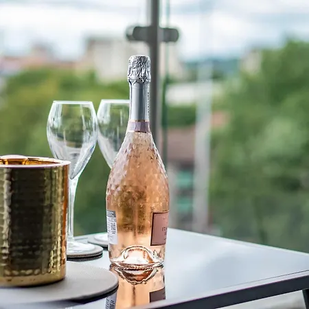 Апартаменти Modern Center With Terrace Лідс