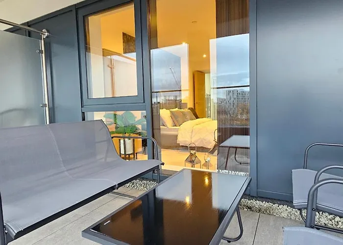 Modern Center With Terrace Leeds (West Yorkshire)