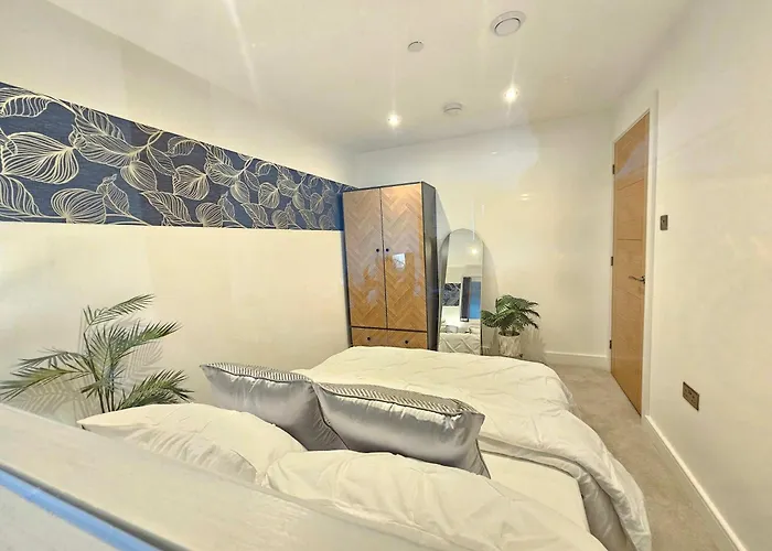 Modern Center With Terrace 利兹